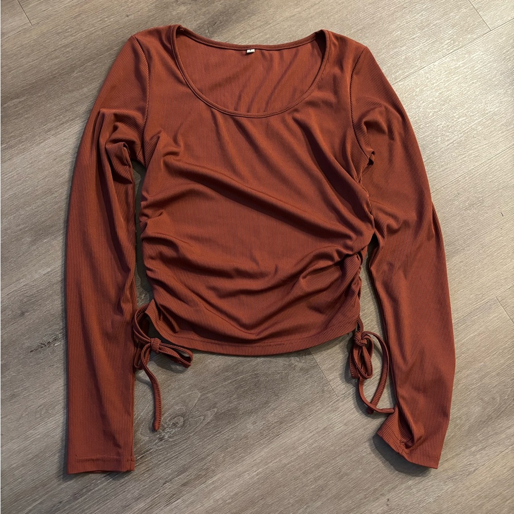 Long Sleeve Scoop Neck Ruched Side Tie Top - Rust